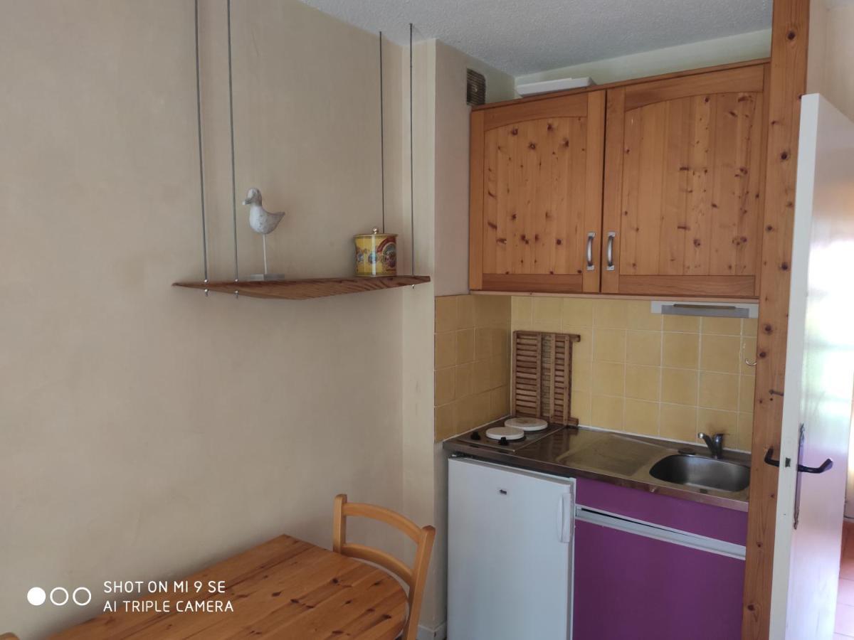 Agreable Studio Cabine Proche Mer La Londe-les-Maures Exterior photo